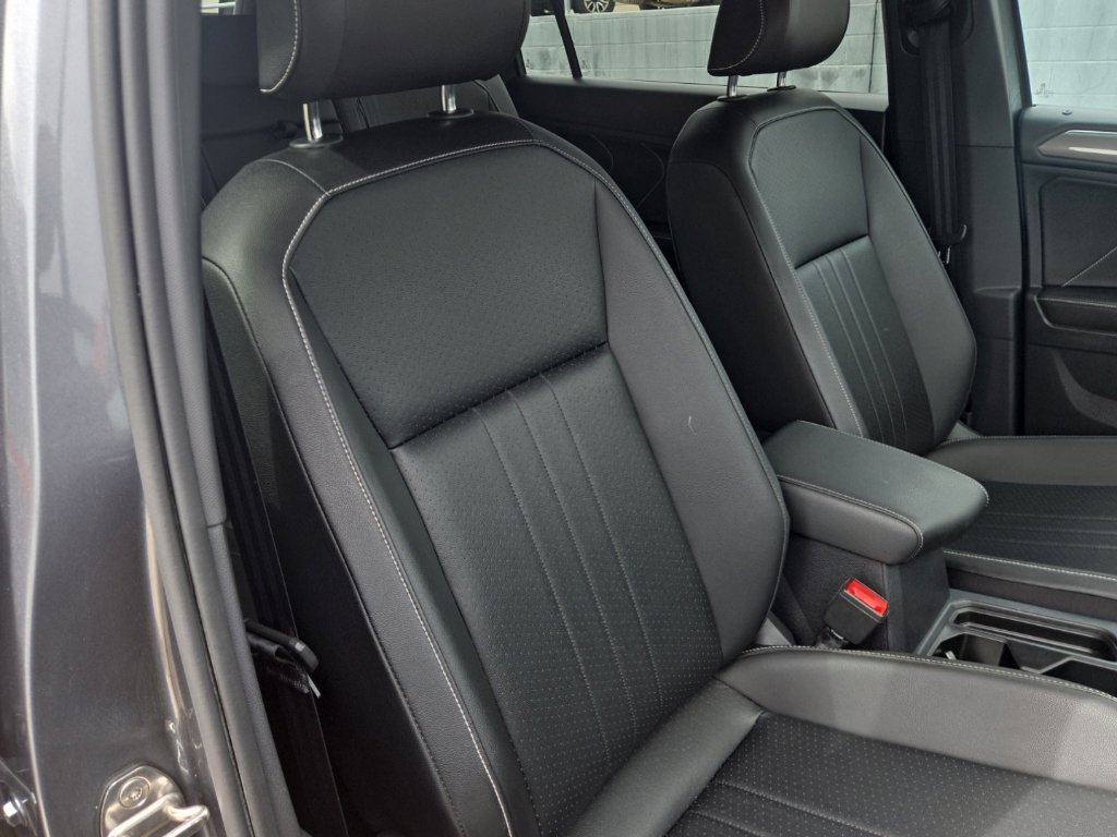 Used 2023 Volkswagen Tiguan SE R-Line FWD image 18