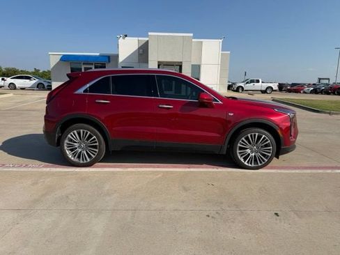 Used 2024 Cadillac XT4 Premium Luxury w/ Technology Package FWD image 2