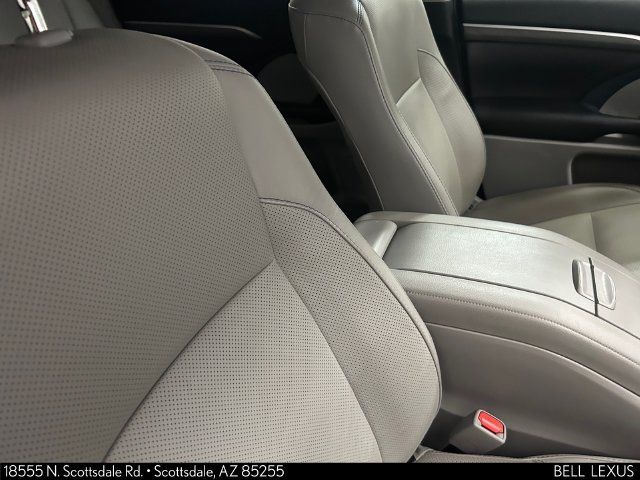 Used 2019 Toyota Highlander Limited AWD/4WD image 10