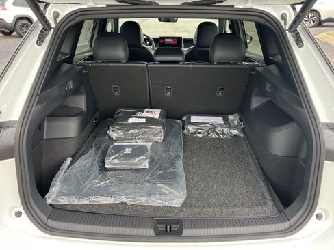 New 2026 Volkswagen Tiguan SE R-Line image 13