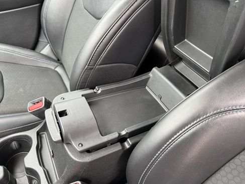 Used 2019 Jeep Cherokee Latitude Plus w/ Cold Weather Group image 32