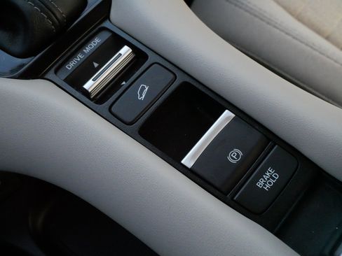 Certified 2023 Honda HR-V LX image 25