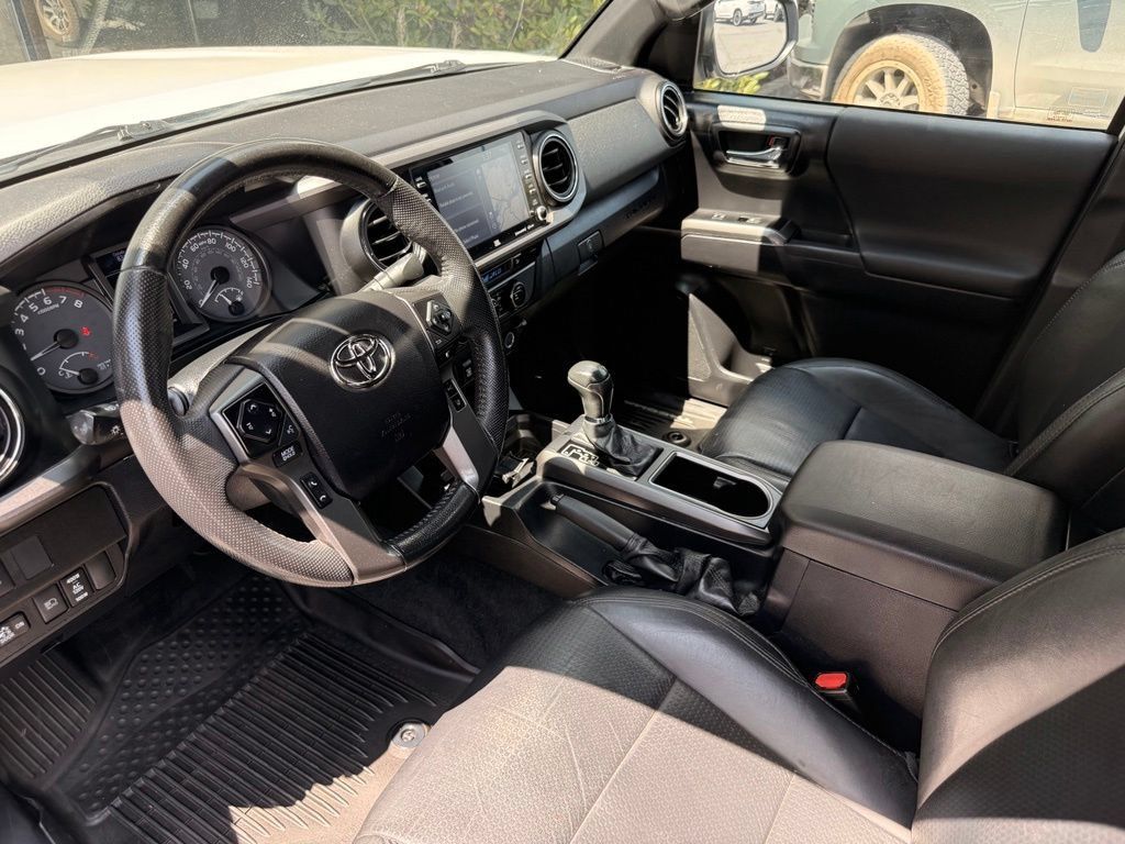 Used 2021 Toyota Tacoma TRD Off-Road w/ TRD Premium Off Road Package AWD/4WD image 2