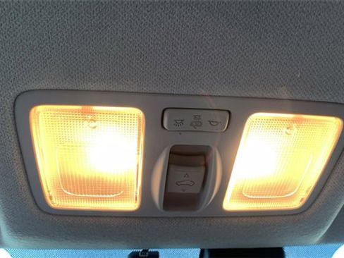 Used 2023 Hyundai Venue SEL image 18