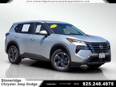 Used 2024 Nissan Rogue SV FWD image 1