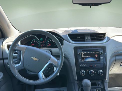 Used 2016 Chevrolet Traverse LT w/ Style and Technology Package FWD image 15