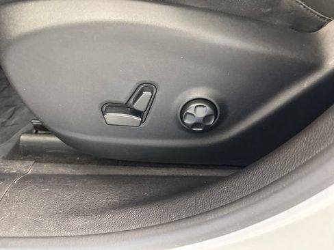 Used 2019 Jeep Cherokee Trailhawk w/ Cold Weather Group AWD/4WD image 19