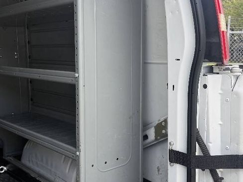 Used 2015 Chevrolet Express 2500 RWD image 27