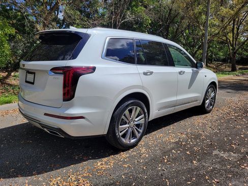 Used 2023 Cadillac XT6 Premium Luxury w/ Technology Package image 7