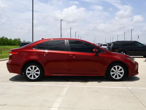 Used 2024 Toyota Corolla LE FWD image 5