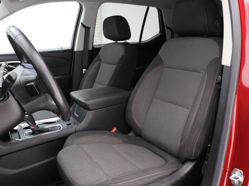 Used 2020 Chevrolet Traverse LT image 16