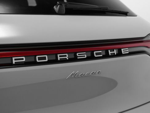 Certified 2026 Porsche Macan AWD/4WD image 18