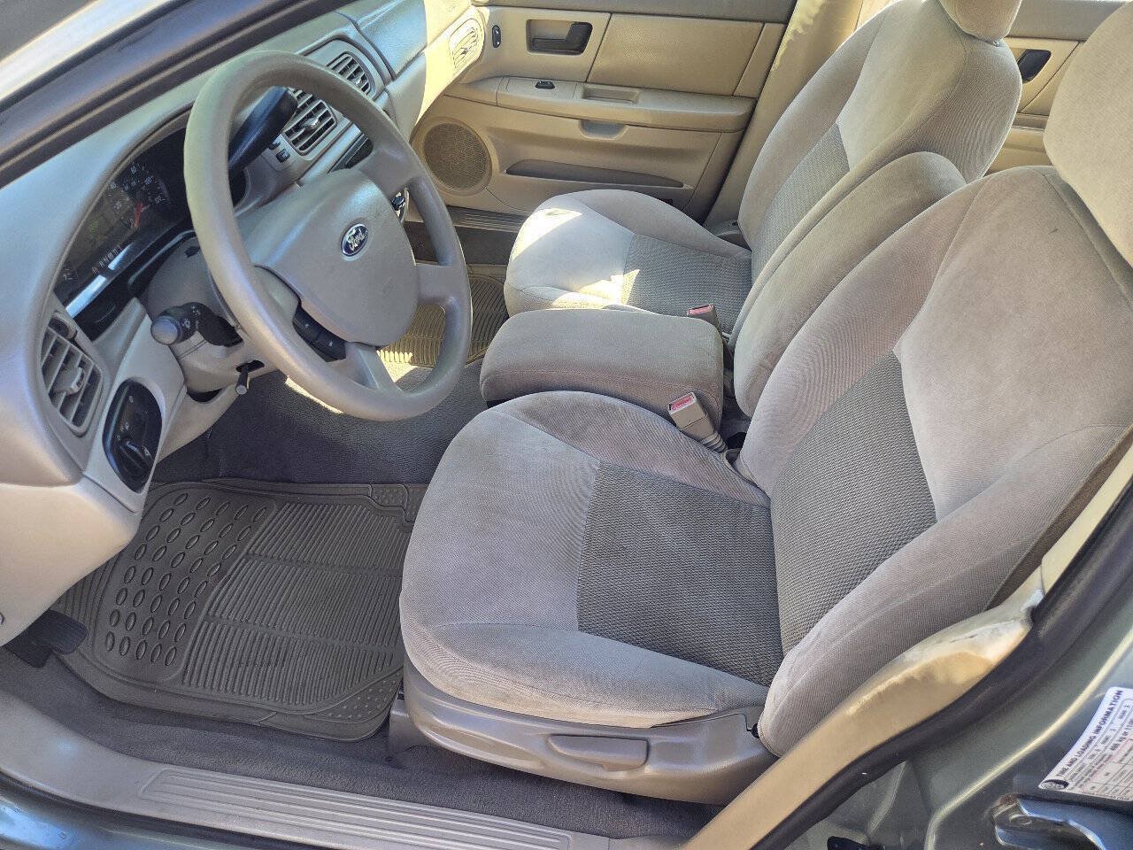 Used 2007 Ford Taurus SE FWD image 5