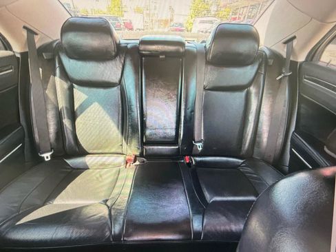 Used 2019 Chrysler 300 Limited RWD image 18