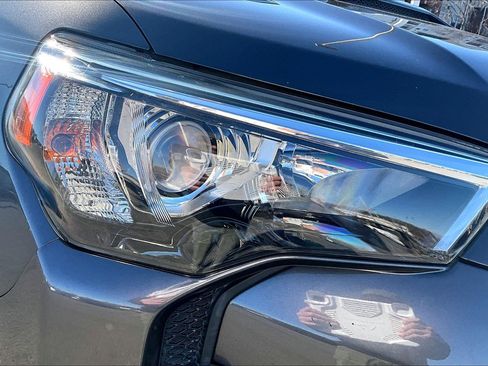 Used 2018 Toyota 4Runner TRD Off-Road Premium image 27