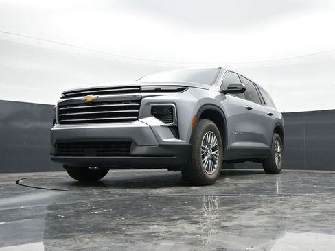 Used 2024 Chevrolet Traverse LT FWD image 36