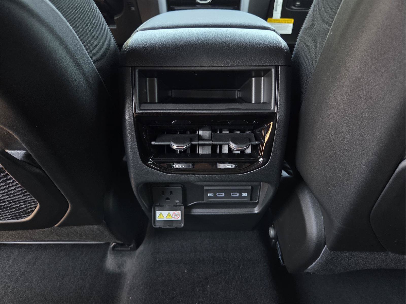 New 2027 Jeep Grand Cherokee Altitude RWD image 18