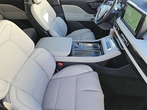 New 2026 Lincoln Aviator Reserve image 13
