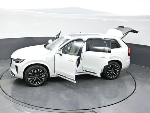 New 2026 Volvo XC90 T8 Plus w/ Protection Package image 39