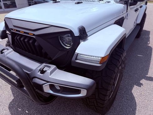 Used 2021 Jeep Gladiator Overland AWD/4WD image 15