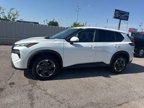 Used 2025 Nissan Rogue SV FWD image 3