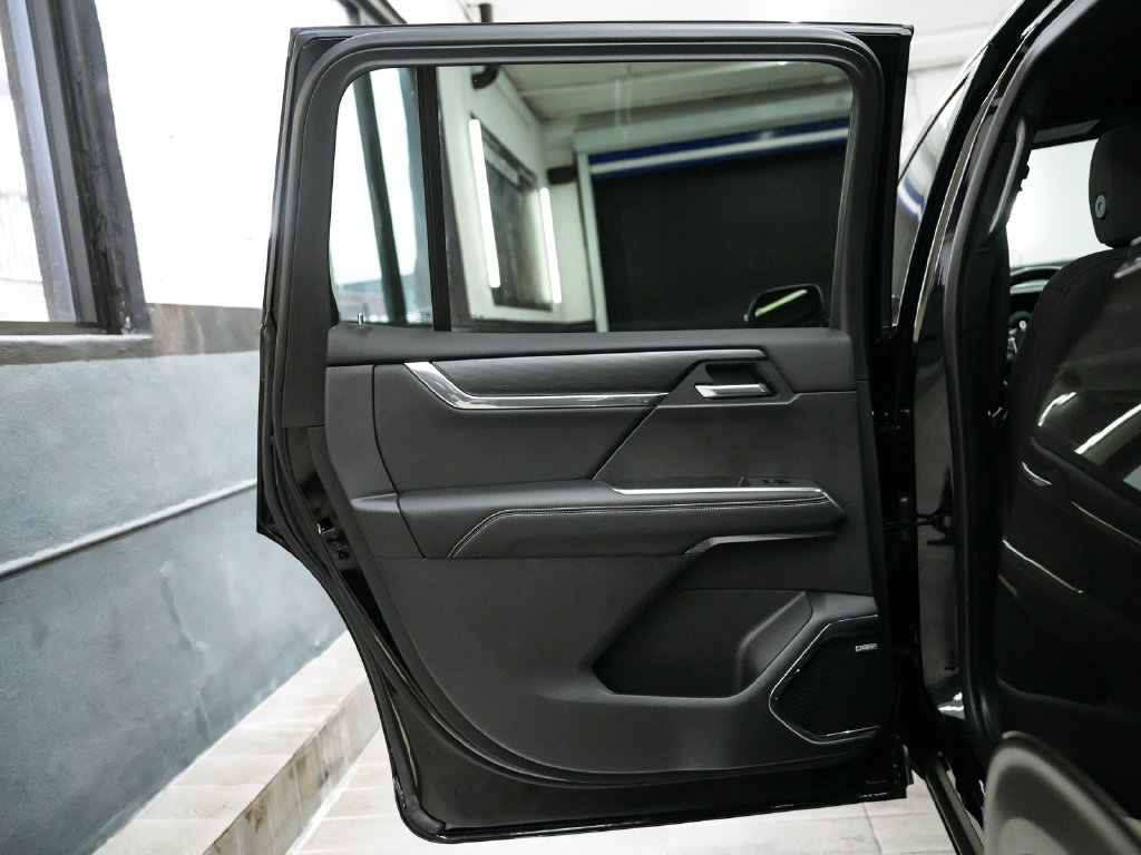 Used 2025 GMC Acadia Elevation w/ Black Edition FWD image 13
