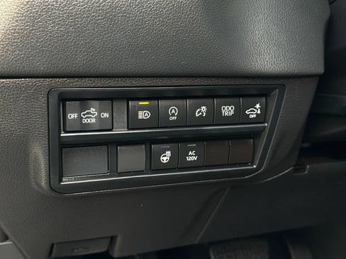 Used 2024 Toyota Tundra Limited AWD/4WD image 22