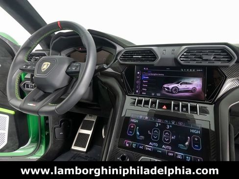 Used 2024 Lamborghini Urus Performante AWD/4WD image 30