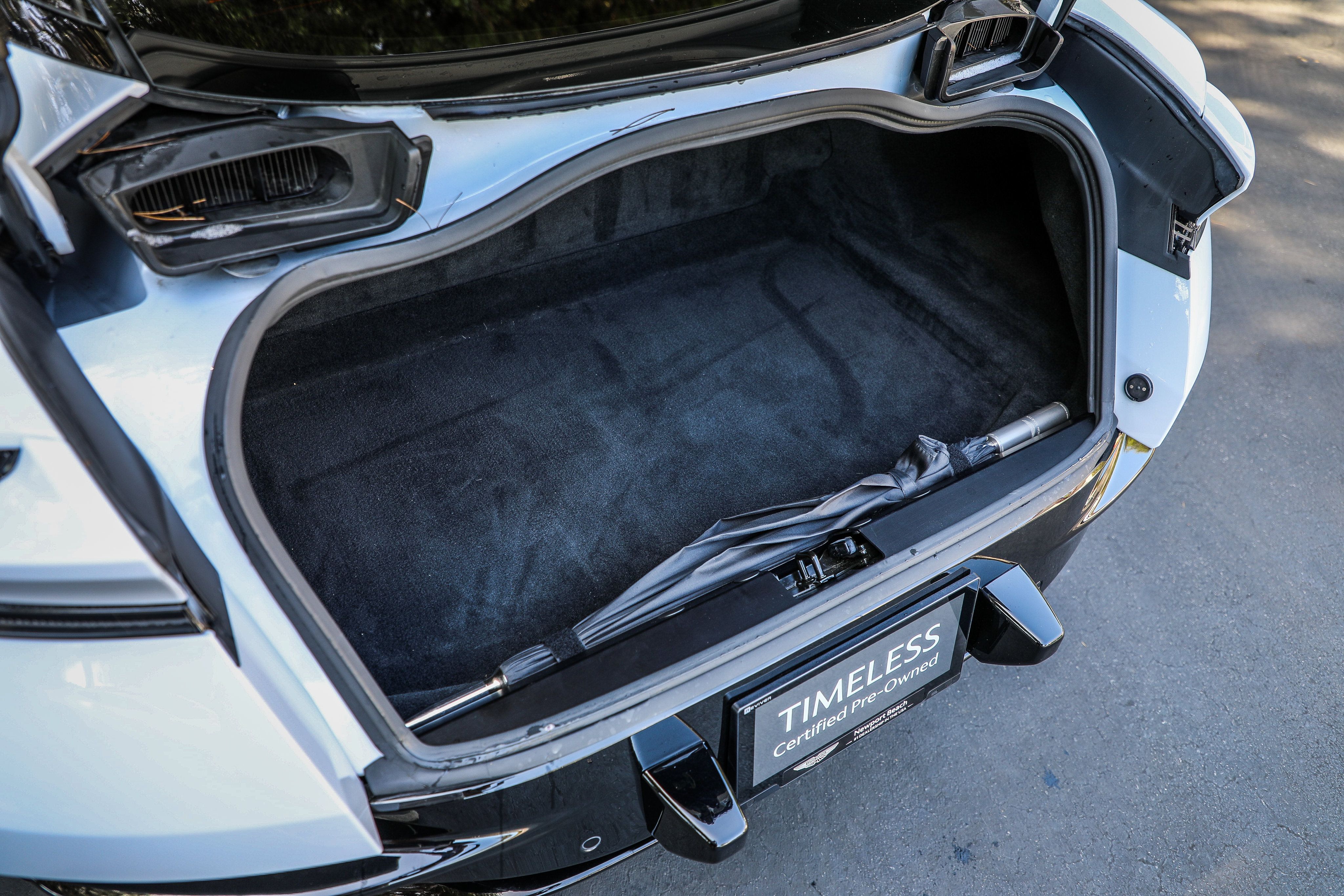 Used 2022 Aston Martin DB11 Coupe RWD image 13