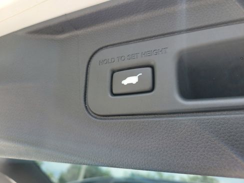 Used 2023 Honda Pilot EX-L image 10