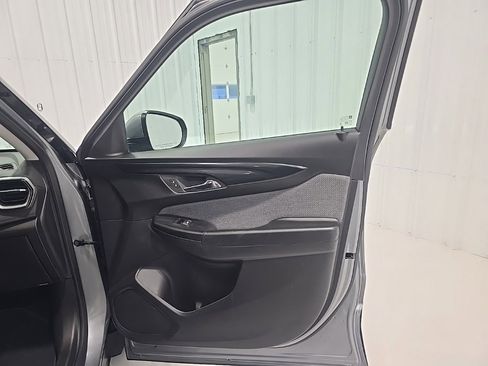 Used 2024 Chevrolet TrailBlazer LT image 27