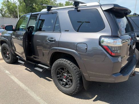 Used 2018 Toyota 4Runner SR5 AWD/4WD image 4