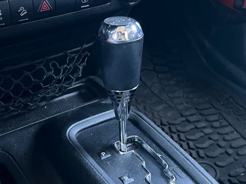 Used 2018 Jeep Wrangler Unlimited Sahara AWD/4WD image 21