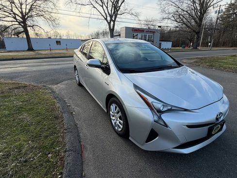 Used 2016 Toyota Prius Three FWD image 6