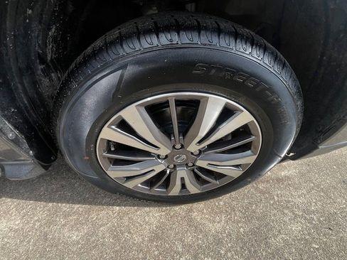 Used 2019 Nissan Pathfinder SV image 12