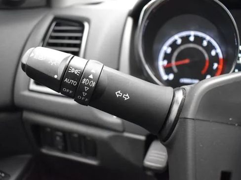 Used 2025 Mitsubishi Outlander Sport LE AWD/4WD image 26