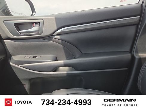 Used 2019 Toyota Highlander SE AWD/4WD image 30