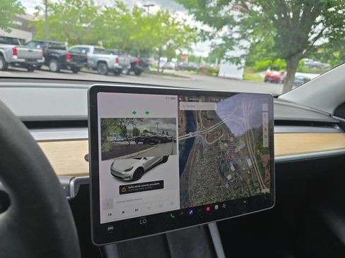 Used 2021 Tesla Model Y Long Range AWD/4WD image 21