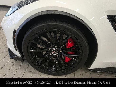 Used 2015 Chevrolet Corvette Z06 w/ 3LZ Preferred Equipment Group image 8