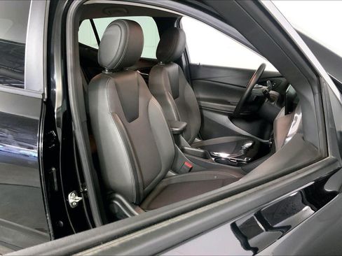 Used 2025 Buick Encore GX Preferred AWD/4WD image 7
