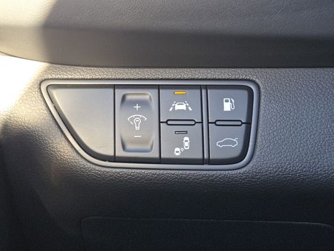 Used 2019 Genesis G70 3.3T Advanced w/ Sport Package image 24