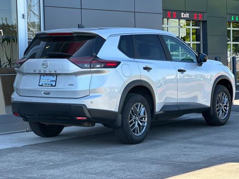 Certified 2025 Nissan Rogue S AWD/4WD image 3