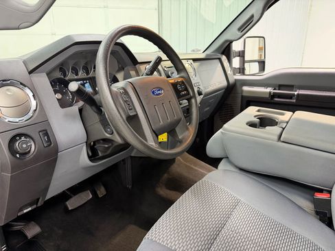 Used 2016 Ford F250 XLT w/ XLT Premium Package image 12