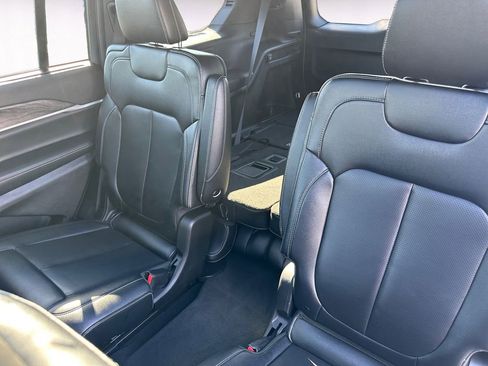 Used 2024 Jeep Grand Cherokee L Limited w/ Luxury Tech Group II image 13