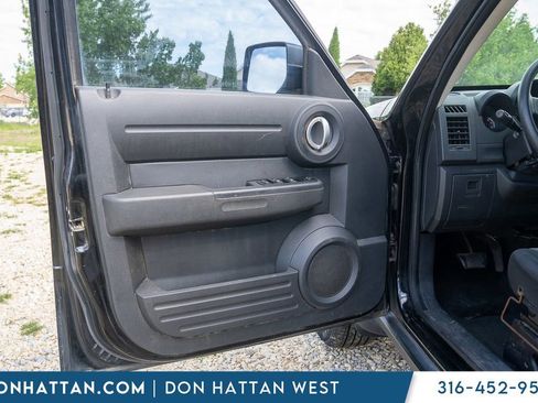 Used 2007 Dodge Nitro SXT RWD image 10