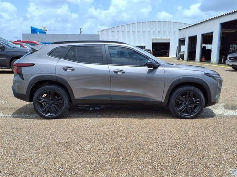 Used 2025 Chevrolet Trax ACTIV w/ Driver Confidence Package image 4