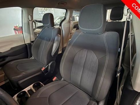 Used 2021 Chrysler Voyager L image 15