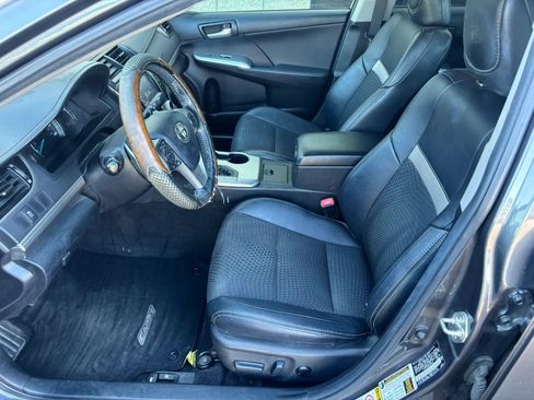 Used 2014 Toyota Camry SE FWD image 11