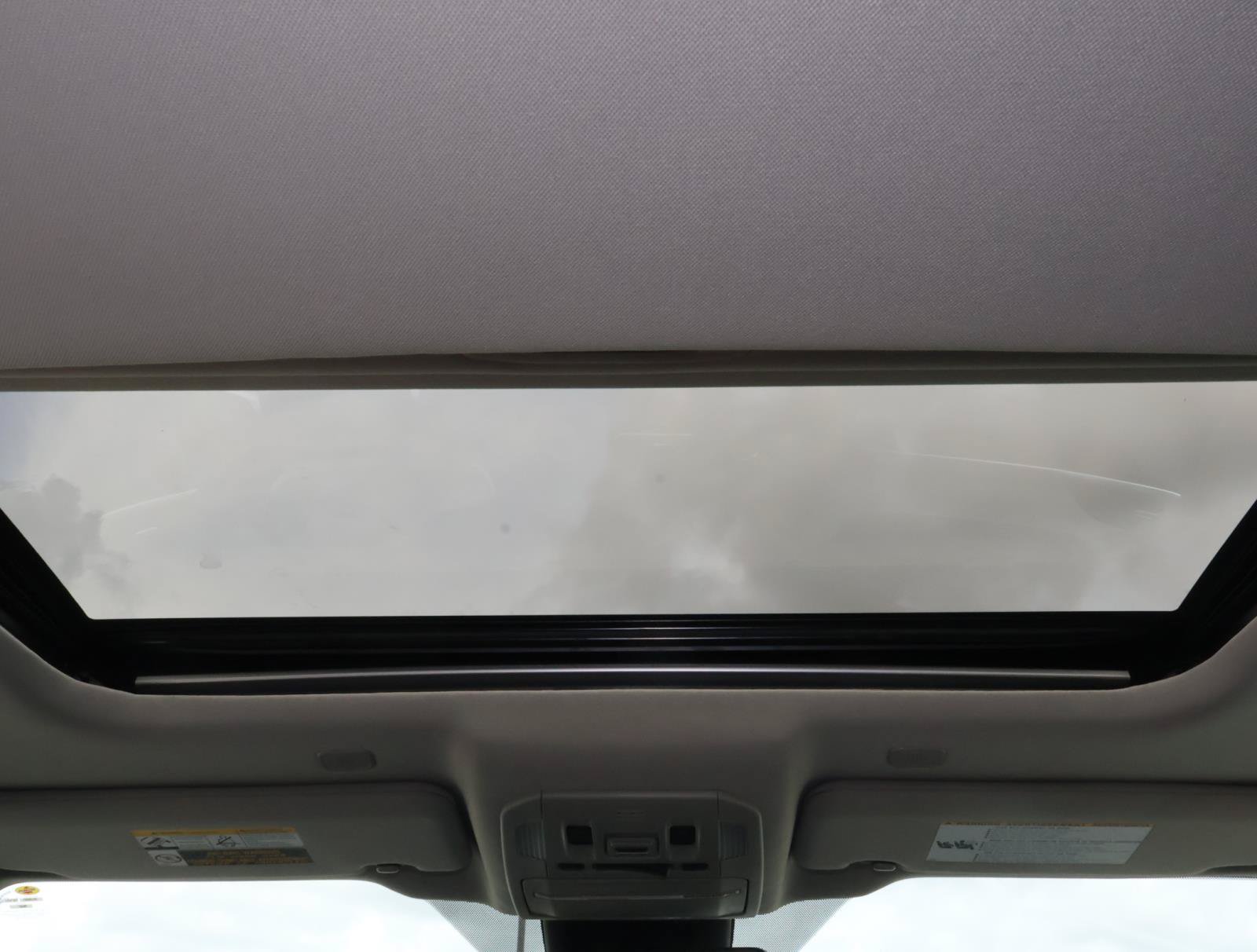 Used 2023 Toyota Highlander XLE FWD image 12