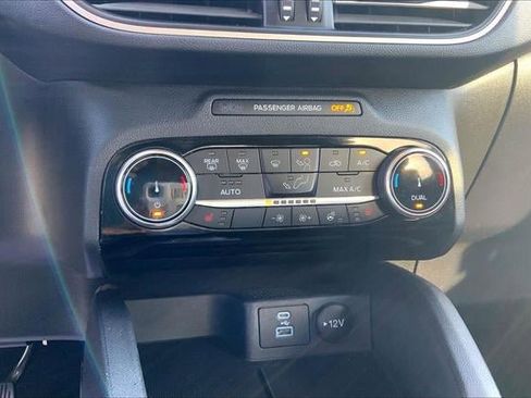 Used 2022 Ford Escape SEL image 32